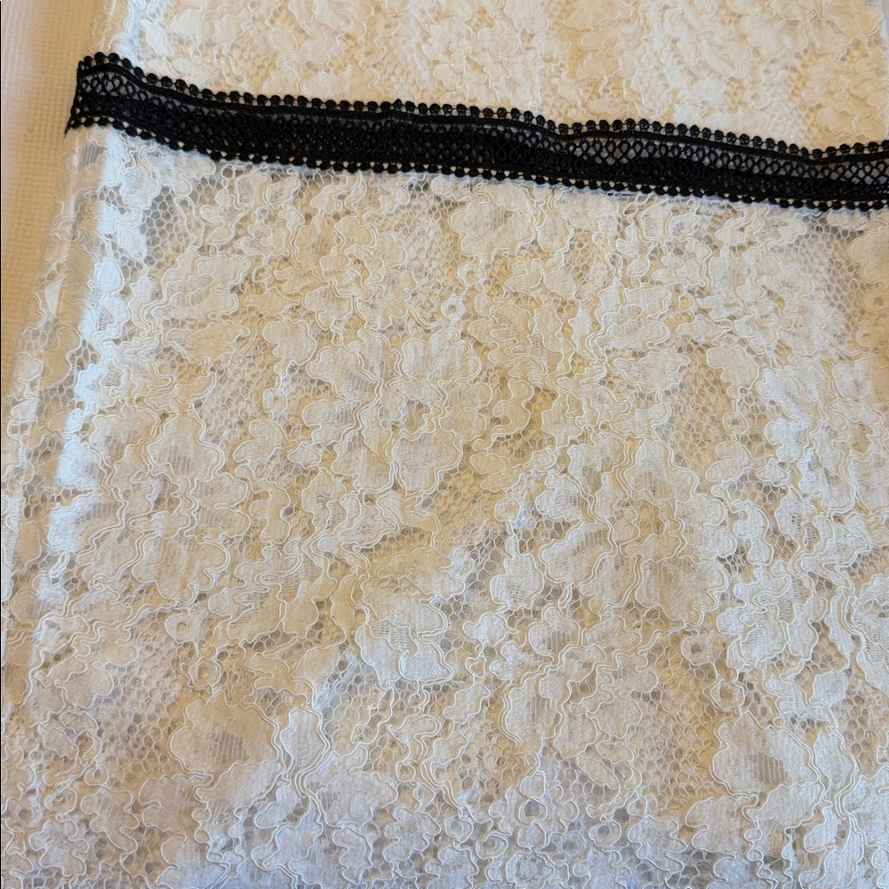 Alexis Evie Lace Dress Size XS Black White NWT - Picture 11 of 14